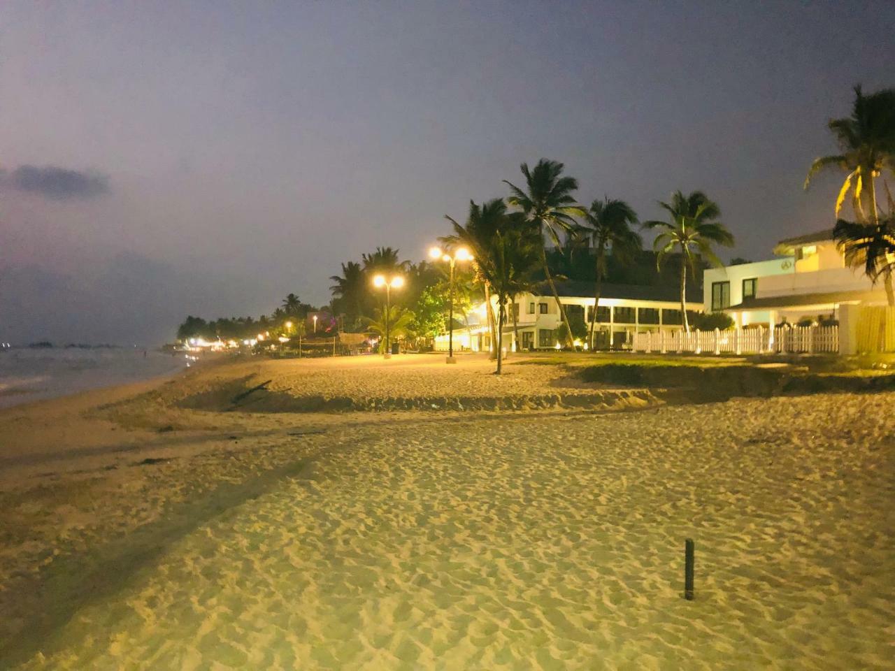 Hikkaduwa Backyard Beach Homestay Galle Exterior foto