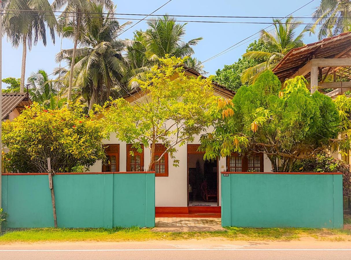 Hikkaduwa Backyard Beach Homestay Galle Exterior foto